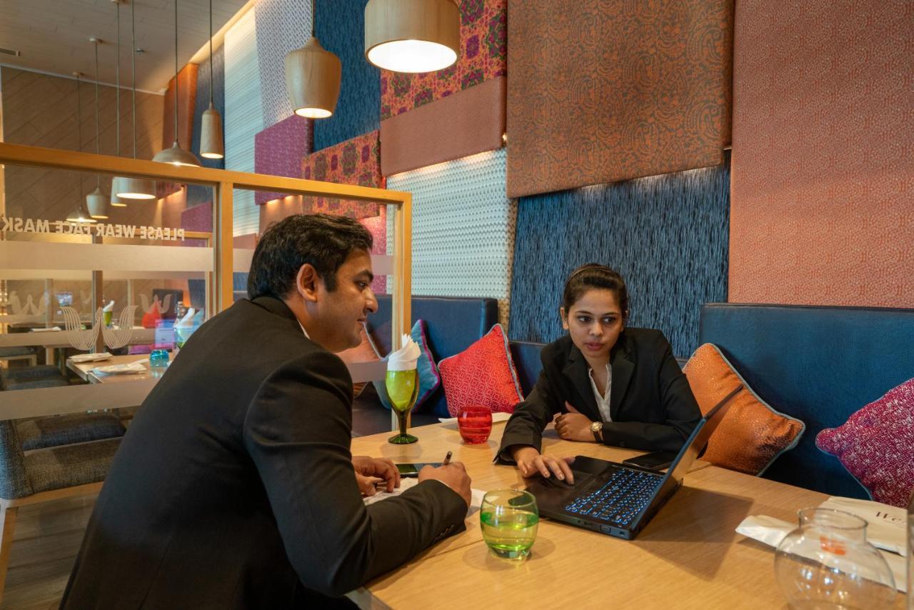 Welcomhotel By Itc Hotels, Racecourse, Κοϊμπατόρε Εξωτερικό φωτογραφία A meeting at the business center