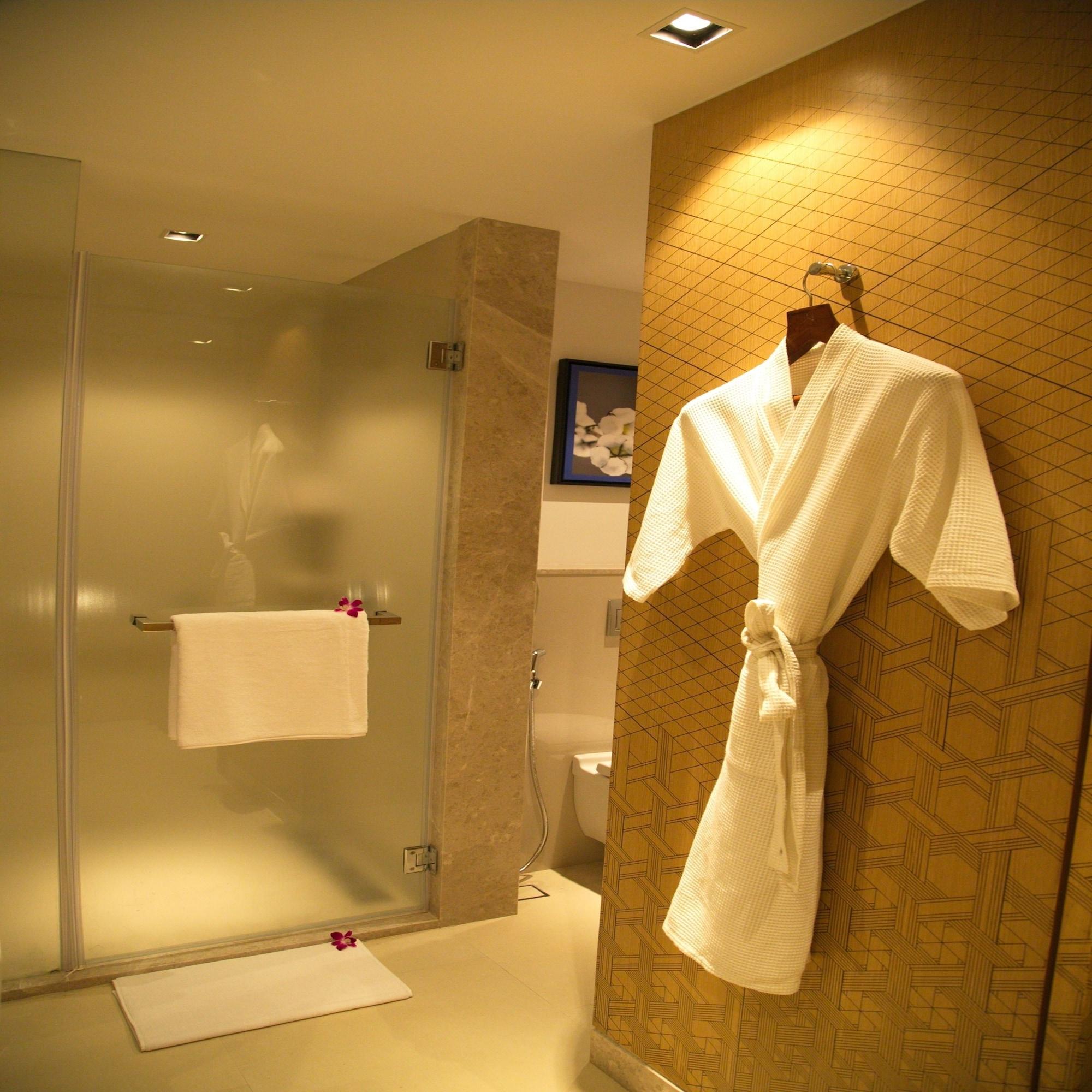 Welcomhotel By Itc Hotels, Racecourse, Κοϊμπατόρε Εξωτερικό φωτογραφία A bathrobe hanging on a wall