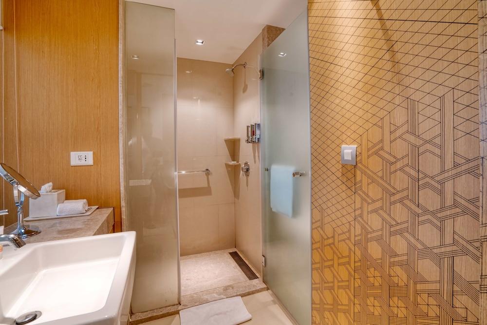 Welcomhotel By Itc Hotels, Racecourse, Κοϊμπατόρε Εξωτερικό φωτογραφία A shower cubicle