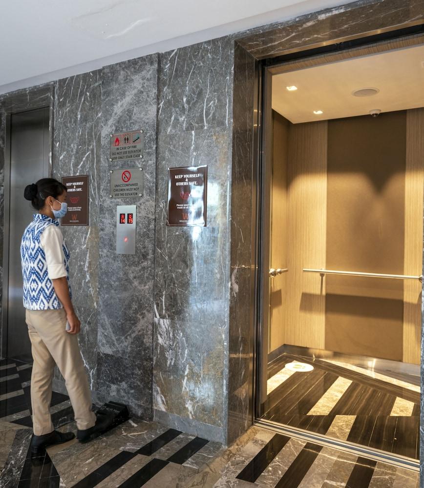Welcomhotel By Itc Hotels, Racecourse, Κοϊμπατόρε Εξωτερικό φωτογραφία A hotel employee wearing a mask