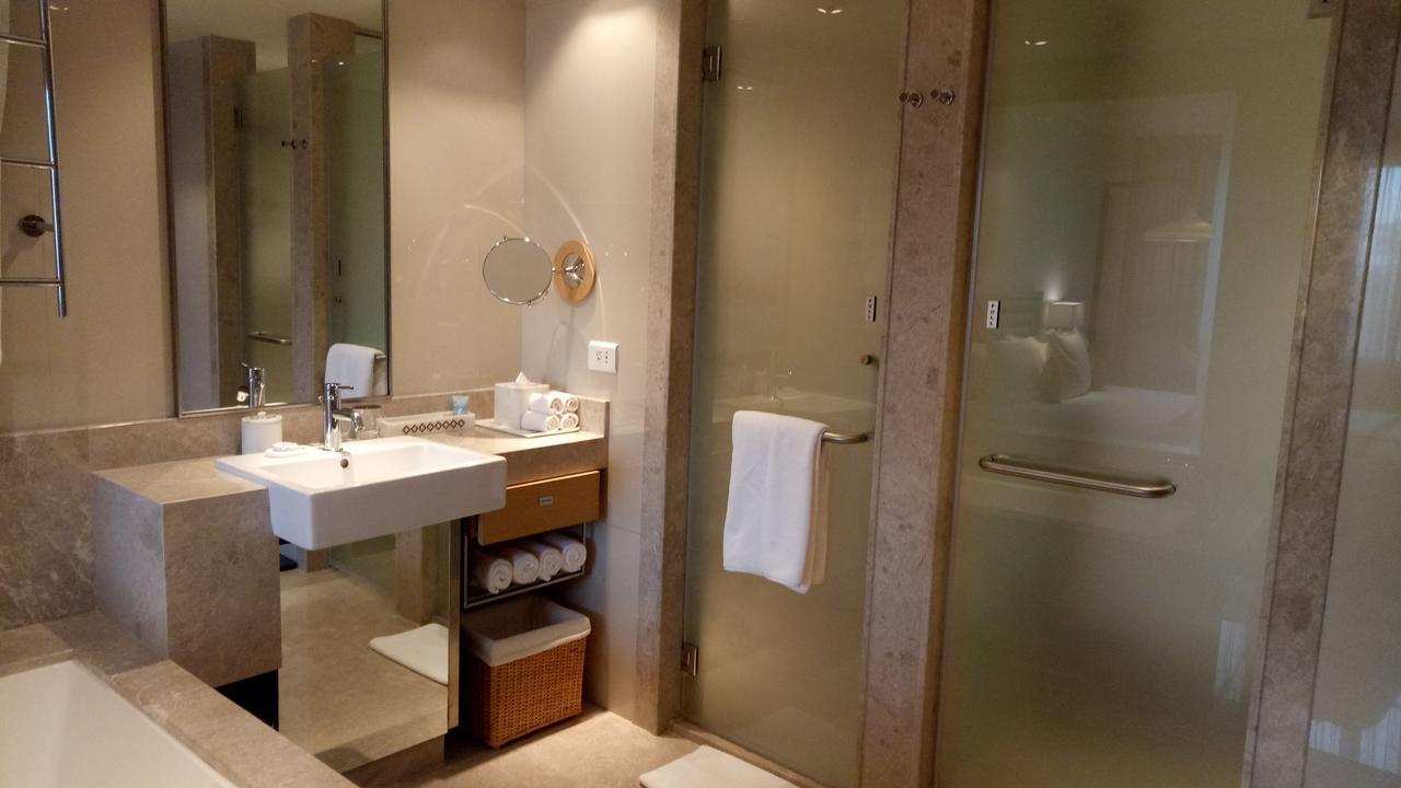 Welcomhotel By Itc Hotels, Racecourse, Κοϊμπατόρε Εξωτερικό φωτογραφία A shower door