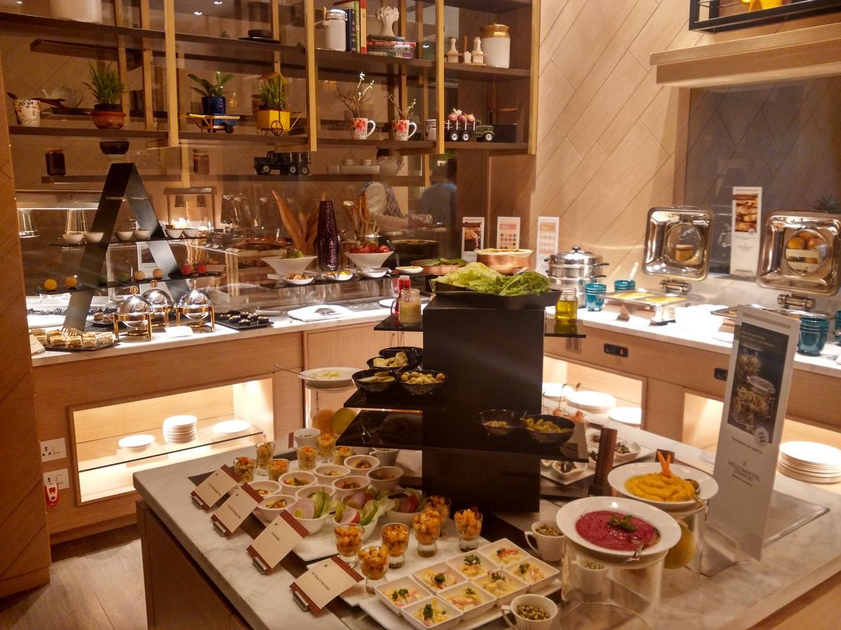 Welcomhotel By Itc Hotels, Racecourse, Κοϊμπατόρε Εξωτερικό φωτογραφία A buffet at a hotel